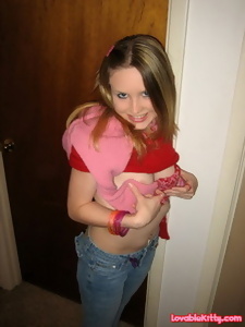 Lovable Kitty in jeans